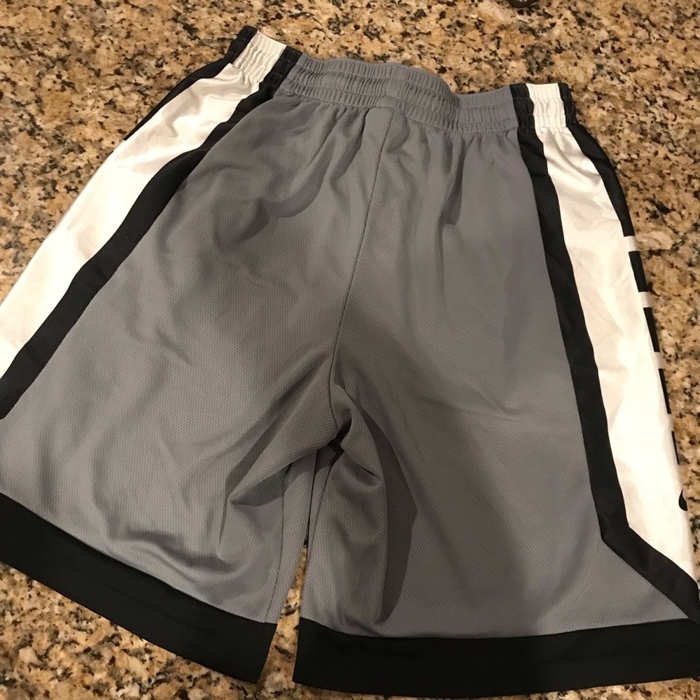 👟NIKE DRI FIT Shorts - Picture 3 of 7